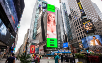Η JOSEPHINE μπήκε σε billboard στην Times Square! Το «χρυσό κορίτσι» της ελληνικής δισκογραφίας ξεπέρασε τα σύνορα!